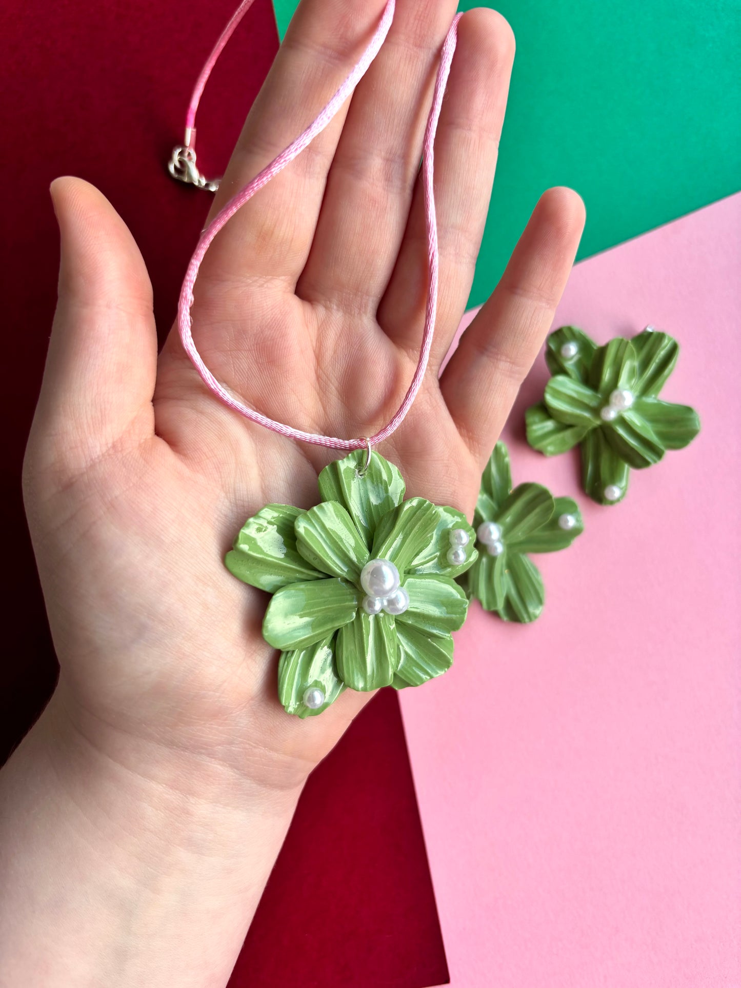 Green Pearl Flower Necklace